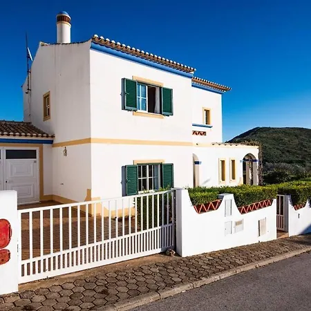 Moradia T3 Com Terraco Solarengo * Carrapateira