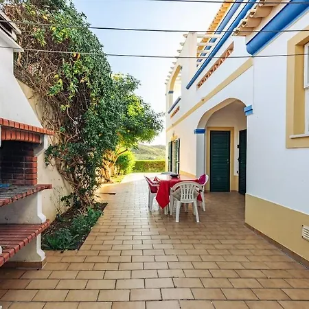 Moradia T3 Com Terraco Solarengo Villa *